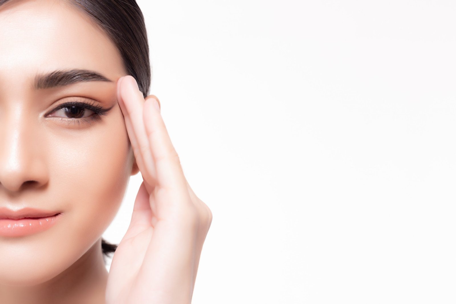 Lấy mỡ mí mắt xóa vẻ già nua