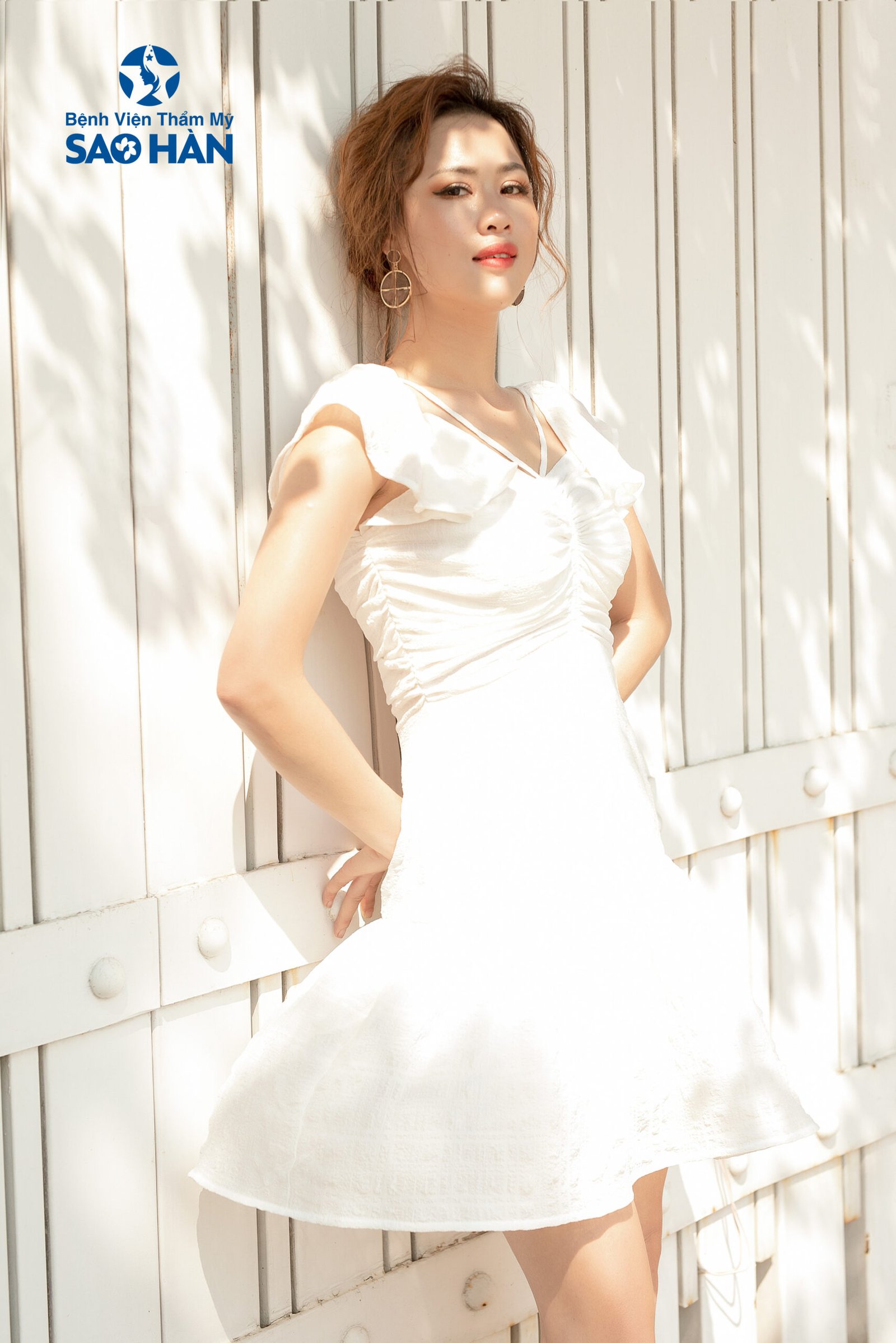 Hồng Nhung cắt mí mắt thay đổi diện mạo bản thân